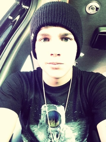 Just another teenage girl who fangirls over Austin | Mahomie since June 2012 & Forever | Robert's Girl ;) | Boyle Brothers follow 5/3/13 & Tweeted 5/4/13