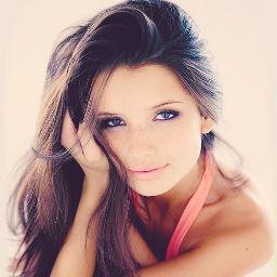 dandelion_pk's profile picture. Soy la hija de Katniss y Peeta. Horneo con papá y cazo con mamá y Lain, mi hermano pequeño. ¿Quieres saber más sobre mi vida? Entra en blog y léelo ;)