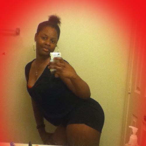 Ima sexy love to take pictures love shop n  ima a babysitter love kids n single