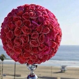 هنيئا لمن يحرص أن لايظلم أحداً .. ولايغتاب أحداً .. ولا يجرح أحداً ولا يرى نفسه فوق أحد ،فكلنا راحلون ...