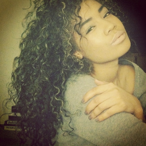20+ / \  Follow I Follow back / \ Light skin / \ Bad-Bitch / \ Latina