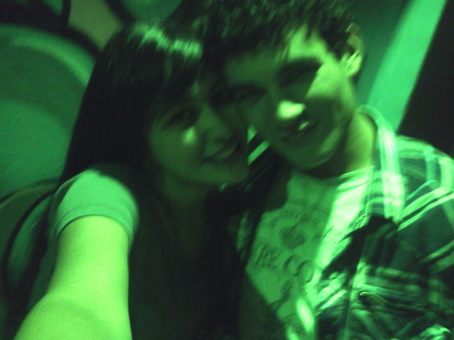 Quieroo teneeer en mis manos tu piel. 
Si todo es una Foto quiero estar al lado tuyo