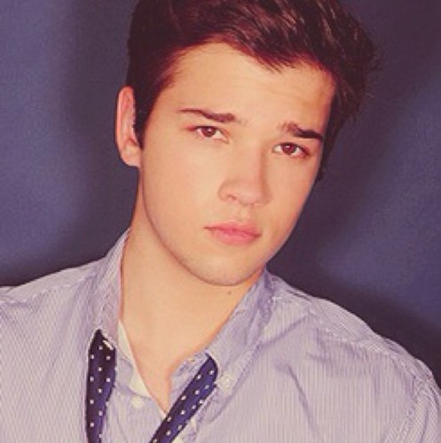 Technub_Benson's profile picture. iCarly's Technub. Sam's punching bag. :P [Multi]