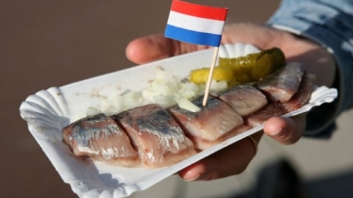 Vanaf 18 Mei, Zal de haringverkoop starten! ze zullen voor 1,75 EUR worden verkocht en 4 voor 6,- EUR. Tevens word de haring gratis thuisbezorgd!

0633365566