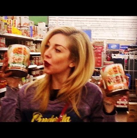 TaraSaveloEnfur's profile picture. Si tu quieres te maquillo toá, partes intimas 20% adicional + IVA