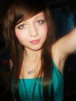 taylor. 18. obsessed with tv shows. love the deschanel sisters http://t.co/zNeAorE6Xe