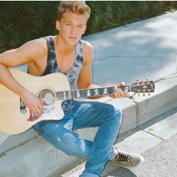i am cody's angel  ! i saw him at the lotto arena and he was amazing   ! @CodySimpson  I LOVE YOU !
Cody follows since 22-05-2013, :)