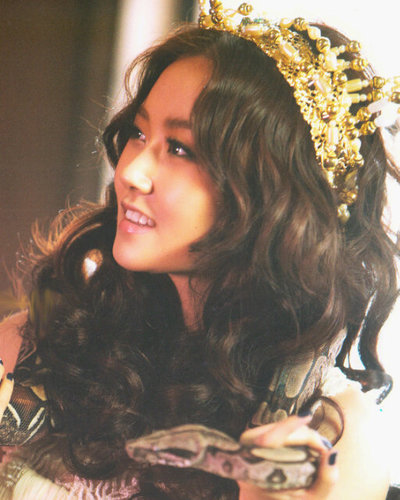 อันยองค่ะ♥ ฉันฮอกายุนจากโฟร์มินิท แร๊พไม่เป็นแต่ร้องเพลงเพราะมาก -/- ฉันชอบแจกหัวใจค่ะ♥ คึคึ! ไม่ฟอลก็คุยได้~ 'มีลูกเป็นงู!' #90line #ฟอลแบคบอท #TKsFAM 27.4.13