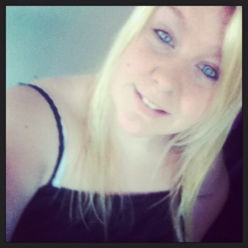 Being single doesnt mean your weak, it means your strong enough to wait for what you deserve. -Niall Horan The names Tessalynn, follow me & I follow back!(: