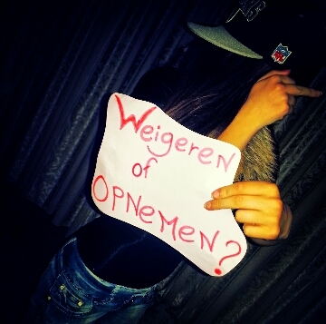 Wij Tweeten foto's en jullie reageren er op. - Kan geen 100 Mensen in een minuut gooien dus heb geduld. -  #WeigerenOpnemen.