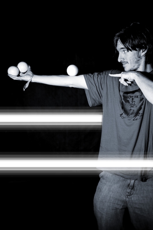 juggledeaf's profile picture. i am dancer, juggler, actor and clown deaf. the laboraty with the body and the sign language!