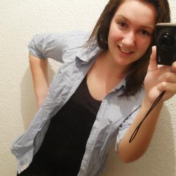 Heyy.. I paint, create, dream, but the most important thing for me.. DIRECTIONER! xx