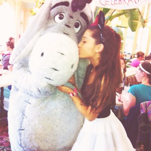 CatValentineGL's profile picture. Well hey! I'm Cat! Like the animal! Uh I don't know what else to say, so talk to me sometime! {Single}