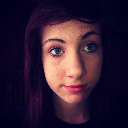 Hay! Im a 14 year old who enjoys listening to music; Green Day, Korn, Slipknot, Blink-182.. My kik is be.quiet.ok