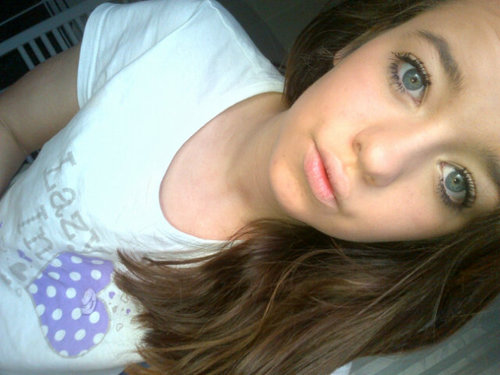 BethDavies_x_'s profile picture. Follow and I'll follow back :). pin:25CF667B x