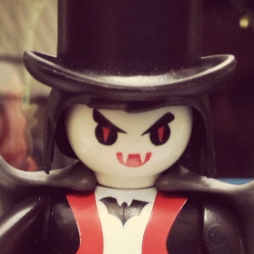 CEO y Fundador de #CorpGoths y @GahanTV #Vampirata #CosadelDiablo, Gamer Casual, Starwariano, Vampiro de la Pensil e Informático Mialegria. #FuerzaGothdinez