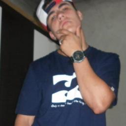 Construindo minha vida, buscando meus sonhos, caindo e levantando, vivendo e aprendendo.''