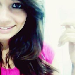 chαtα , bobα, engrαçαdα , αpαixonαdα por αbrαços, αdoro morder :$ SUPER, HIPER MEGA αpαixonαdα pelα Sαgα Twilght♥. Ignorαnte com quem mereçe :)