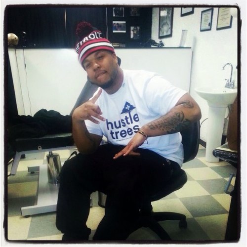 Live'n Life With No Regrets,,,#HighLife^_^ #SwishaGang #ESF. #Assholism I Talk Dat #Fly*BigBoi* ✈I Am Dat^_^ Email: Cmillz9321@gmail.com Instagram: Cmillz_esf