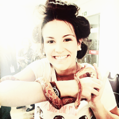 Ela não precisa usar coroa pra dizer que ela é Princesa! 

15 De Julho De 2012.