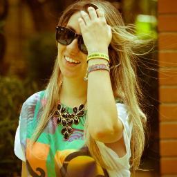 Decidida, bipolar, doida e feliz! Prazer é todo seu! ;)