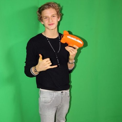 Hey.. Im Cody.. Im 16. im a singer,songwriter,dancer.. Just a typicial Australian mate.. My sister is @AlliPastryS my bro: #Tom and my parents: #Brad & #Angie