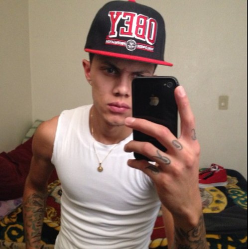 21 years old..burn them candles on April 23(;. Im an outgoing guy who like to have fun but i also dont bull shit, im pretty cool so follow me ill follow back(;