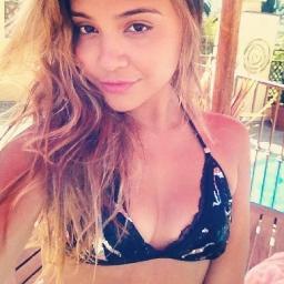 Hey I'm Stella Hudgens Taken by my Romeo ♥@x_AustinMahone_♥ he's so Perfect♥ There is no one on this earth i'd rather be with than him