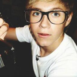 Amame con todos mis defectos & virtudes. #Directioner #Killjoy #Lovatic la fecha en que se formo la razon de mi existencia 23 de julio del 2010 a las 8:22 Pm♥