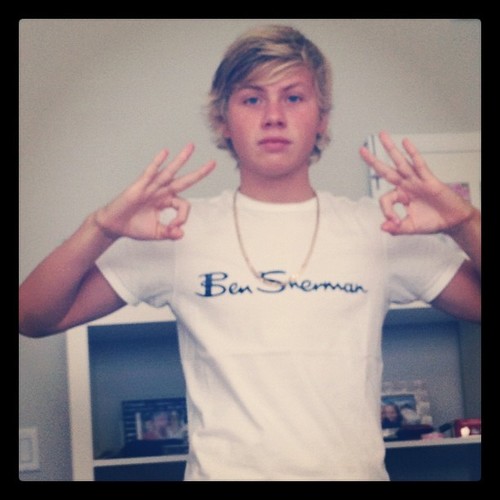 Cody's best friend and also an singer {RP/FL}