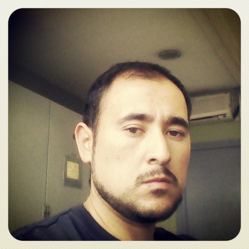 Un hombre sencillo y logista, Ing. Eléctrico, de pensamiento libre, fraterno e igualitario, un servidor publico,de la UC y a pesar de todo, creo en ti.....salu2