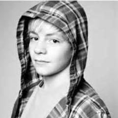 Yeah..so I guess I fall hard for Blonde hair'd brown eye'd guys?♥...εїз
 ♪10/7/2011♫♪11/5/2011♪ ℒℴѵℯ Ross.♫