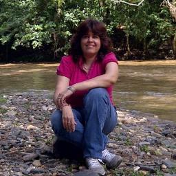 Una hija de Dios feliz, amada y muy bendecida, con muchos deseos de servir, transformar y  dar lo mejor de mi.