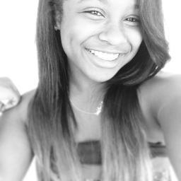 Hey ! I'm Reginae Carter . You don't know me ? Well you'll know about me VERY soon  stay tuned. My back up: @TrukfitGawd