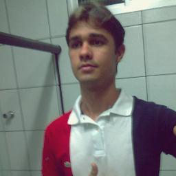 Sorriso no rosto e a bondade estampada nas mãos.  #UFPB :)