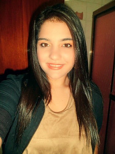 17.  simpatica   denme follow y les doy follow back :*