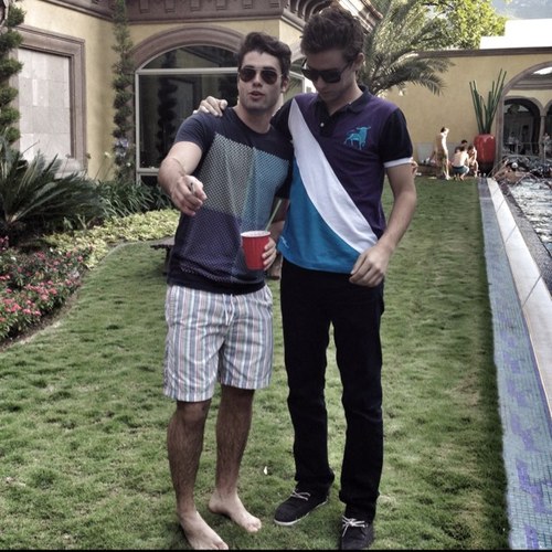 mlloverat's profile picture. I'd like to think the best of me, is still hiding up my sleeve.