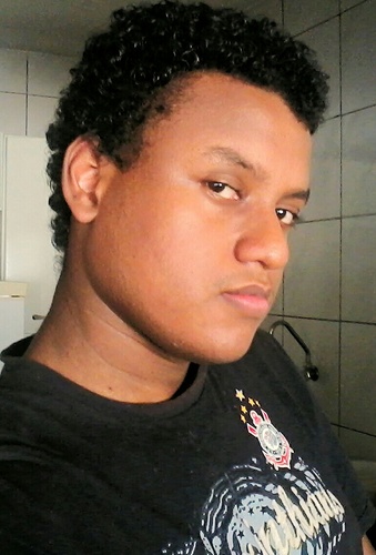 Sou os 3 S's,sou uma pessoa sincera,simpática e sensato