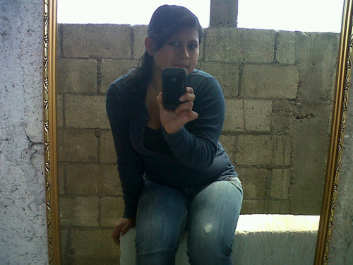 Disfruto de la vida al maximo ya q cada dia se aprenden nuevas cosas :) y feliiz de la viida :)