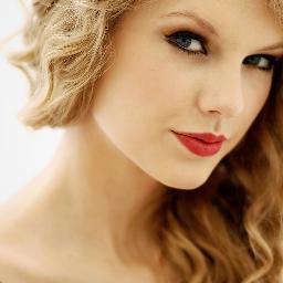 Someone who makes me inspired. Someone who makes me like it because she's so multi-talented. You know who? She's Taylor Swift {@devita_RF}