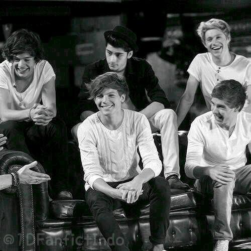 We love @onedirection till the end. We're not fan but we're family!☀