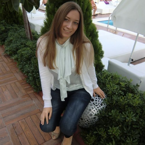 envishka's profile picture. 