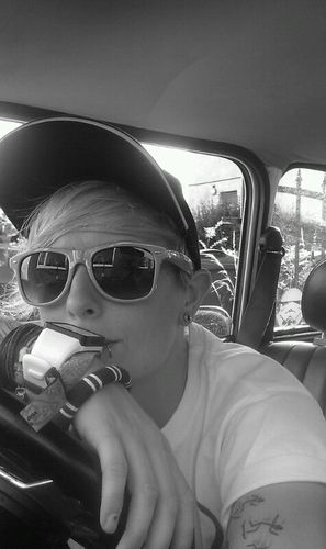 Two lesbians, one mini