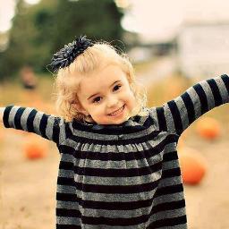 ana b7bni ana w bs :P w 3omri ma h7b an 7d yd5o0l 7yaty w yd5l fiha ;)