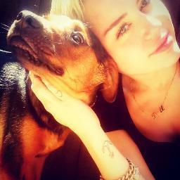 Your New source about Miley,news,pics,videos . Oficial Site http://t.co/IKVpFUSpXU . Fall Down on iTunes http://t.co/QfONjhsySm