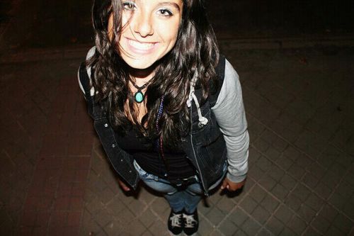 Musicoadictaa! Me enamoraan las espaldaaaaas...dispuesta a encontrar el gambusinoo y..........   (Albondigaspower)