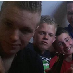 075 | 17 | brc | 5 havo, eindelijk | kaasmeisje | drinkt met mate | frituurt alles | voor al je problemen is er chilly-gel