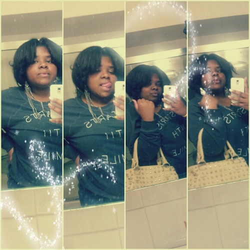 K I N G S T O N !! ツ♥ Jamacians iGo Crazy For :x : ) Follow me iFollow Bacck But dont stalk my life HEY its only Twitter.