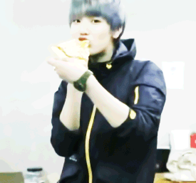 ชเวจุนฮง.ชานมไข่มุกแฟมมี่ลี่ 04.03.13 ♥♥♥ผมเป็นเด็กน่ารัก ใสใส (?) มีพี่ชายไม่หล่อ แถมโหดอีก @BAP_jongupBH #พี่ออบพี่โหด Not real Real is @Zelo96