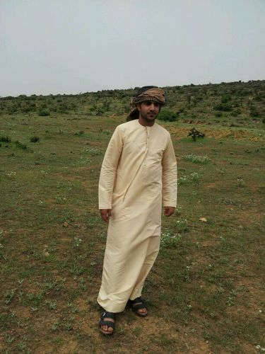 عيسائي وعيني من فخرها  لها شعاع معيي علي الجهال ما يلحقوني